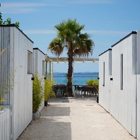 Boutique Style Eco-Beachhouse, Private Jacuzzi Privlaka  Buitenkant foto