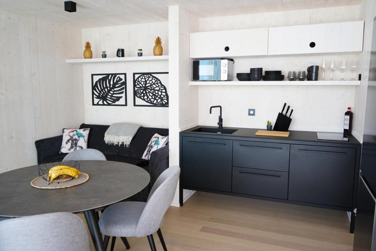Boutique Style Eco-Beachhouse, Private Jacuzzi Privlaka  Buitenkant foto