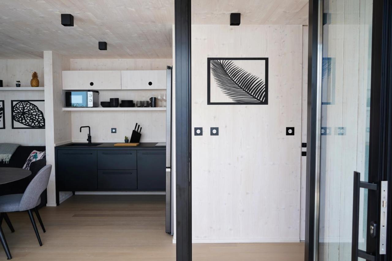 Boutique Style Eco-Beachhouse, Private Jacuzzi Privlaka  Buitenkant foto