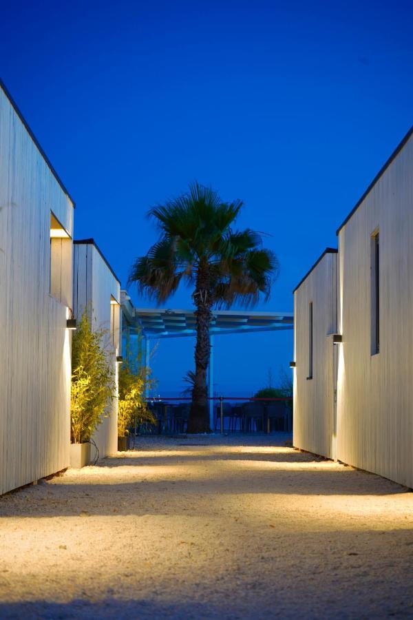 Boutique Style Eco-Beachhouse, Private Jacuzzi Privlaka  Buitenkant foto