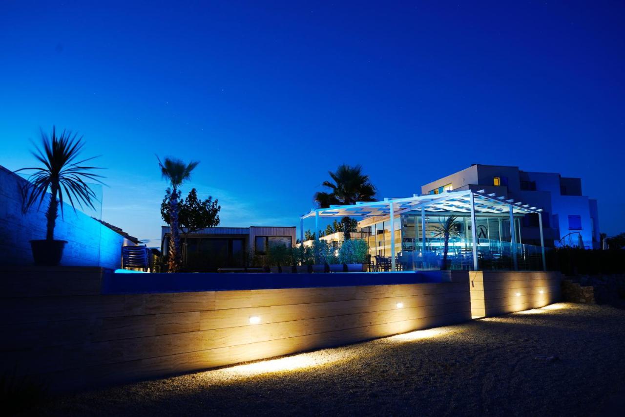 Boutique Style Eco-Beachhouse, Private Jacuzzi Privlaka  Buitenkant foto