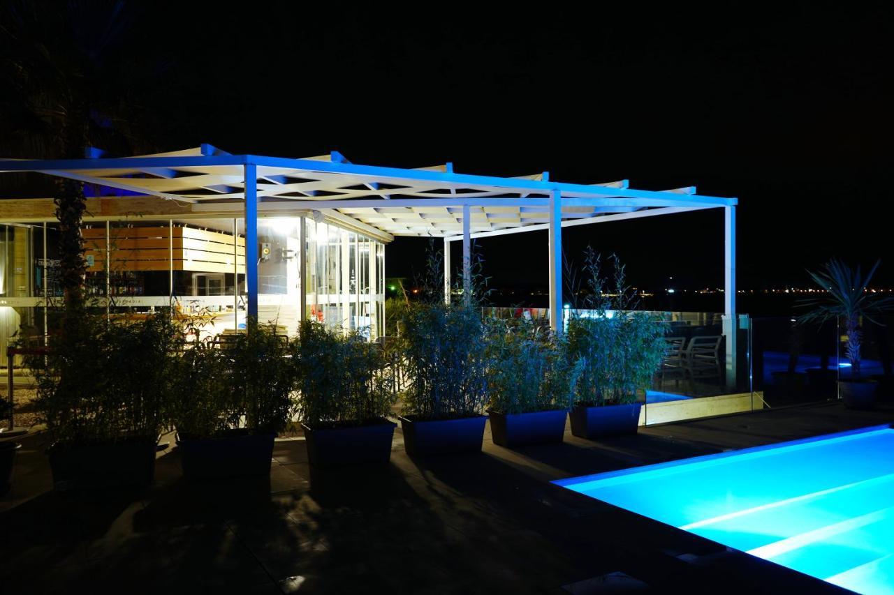 Boutique Style Eco-Beachhouse, Private Jacuzzi Privlaka  Buitenkant foto