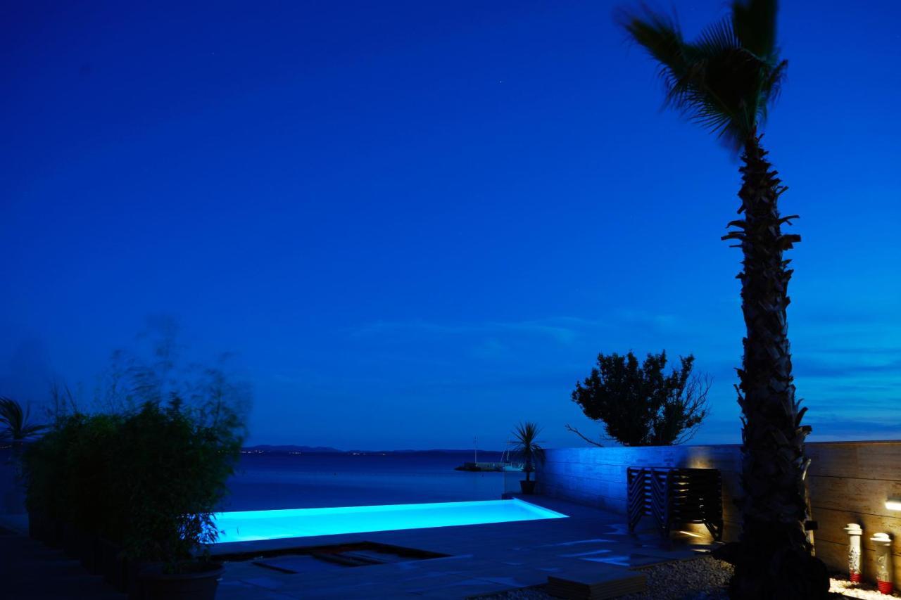 Boutique Style Eco-Beachhouse, Private Jacuzzi Privlaka  Buitenkant foto