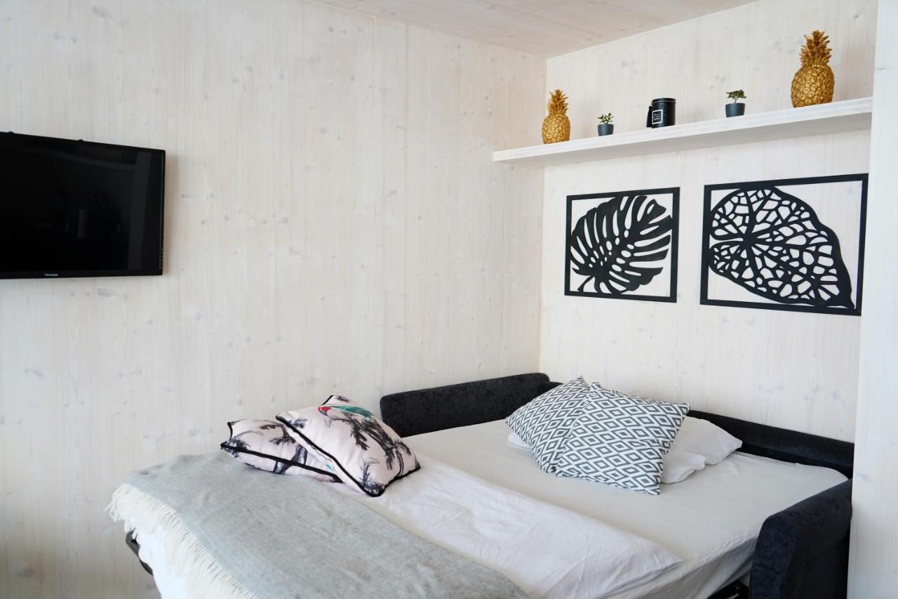 Boutique Style Eco-Beachhouse, Private Jacuzzi Privlaka  Buitenkant foto