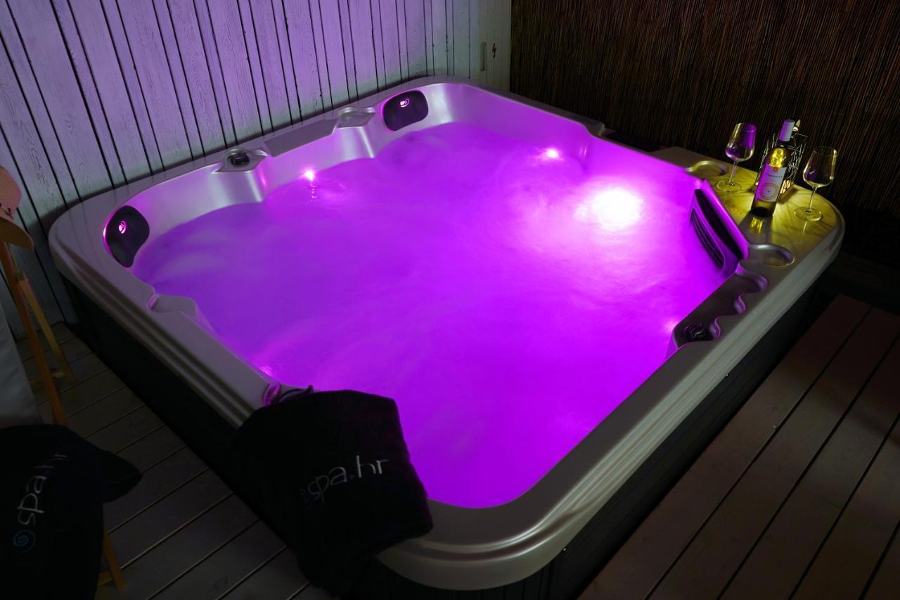 Boutique Style Eco-Beachhouse, Private Jacuzzi Privlaka  Buitenkant foto