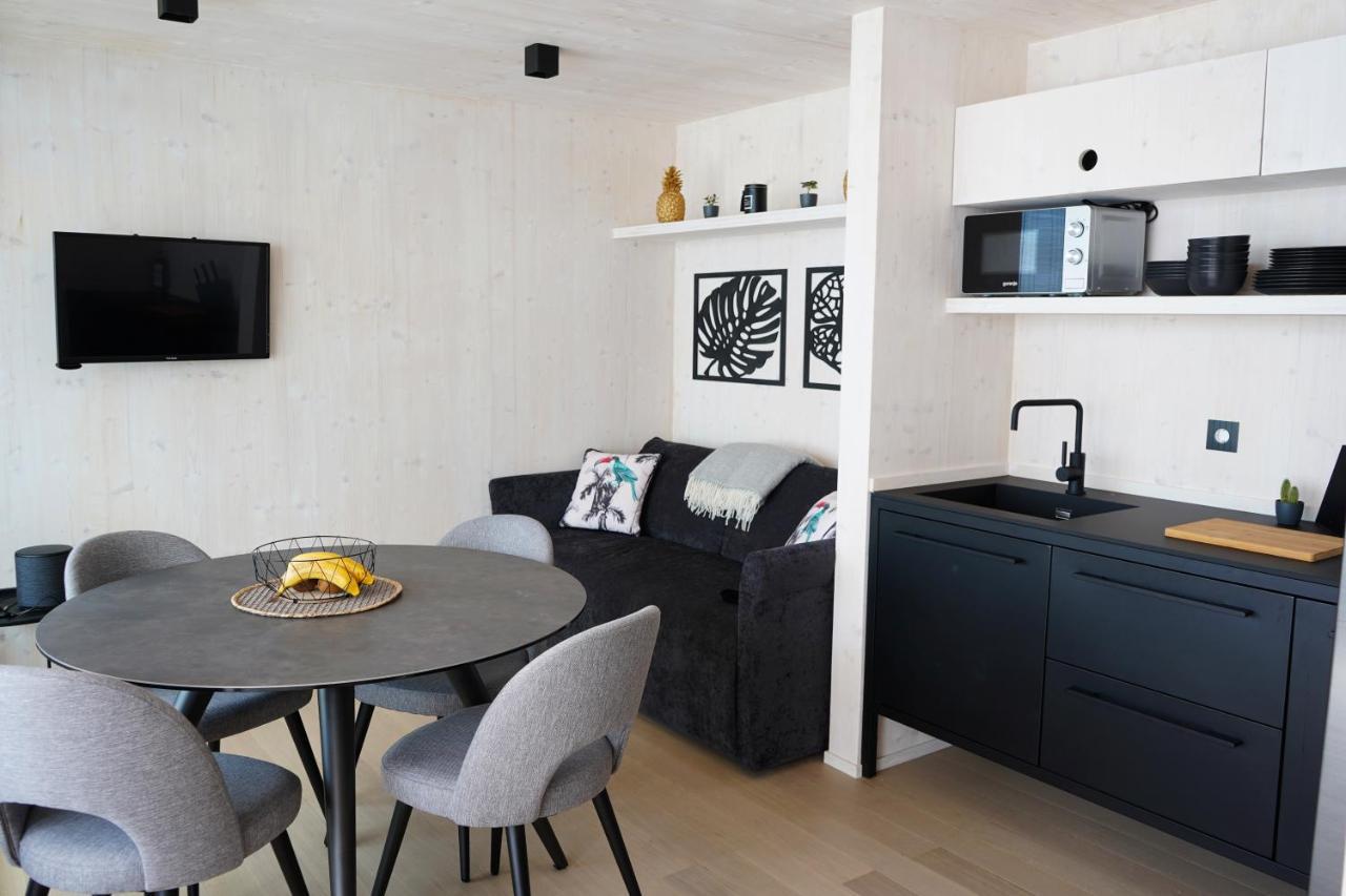 Boutique Style Eco-Beachhouse, Private Jacuzzi Privlaka  Buitenkant foto