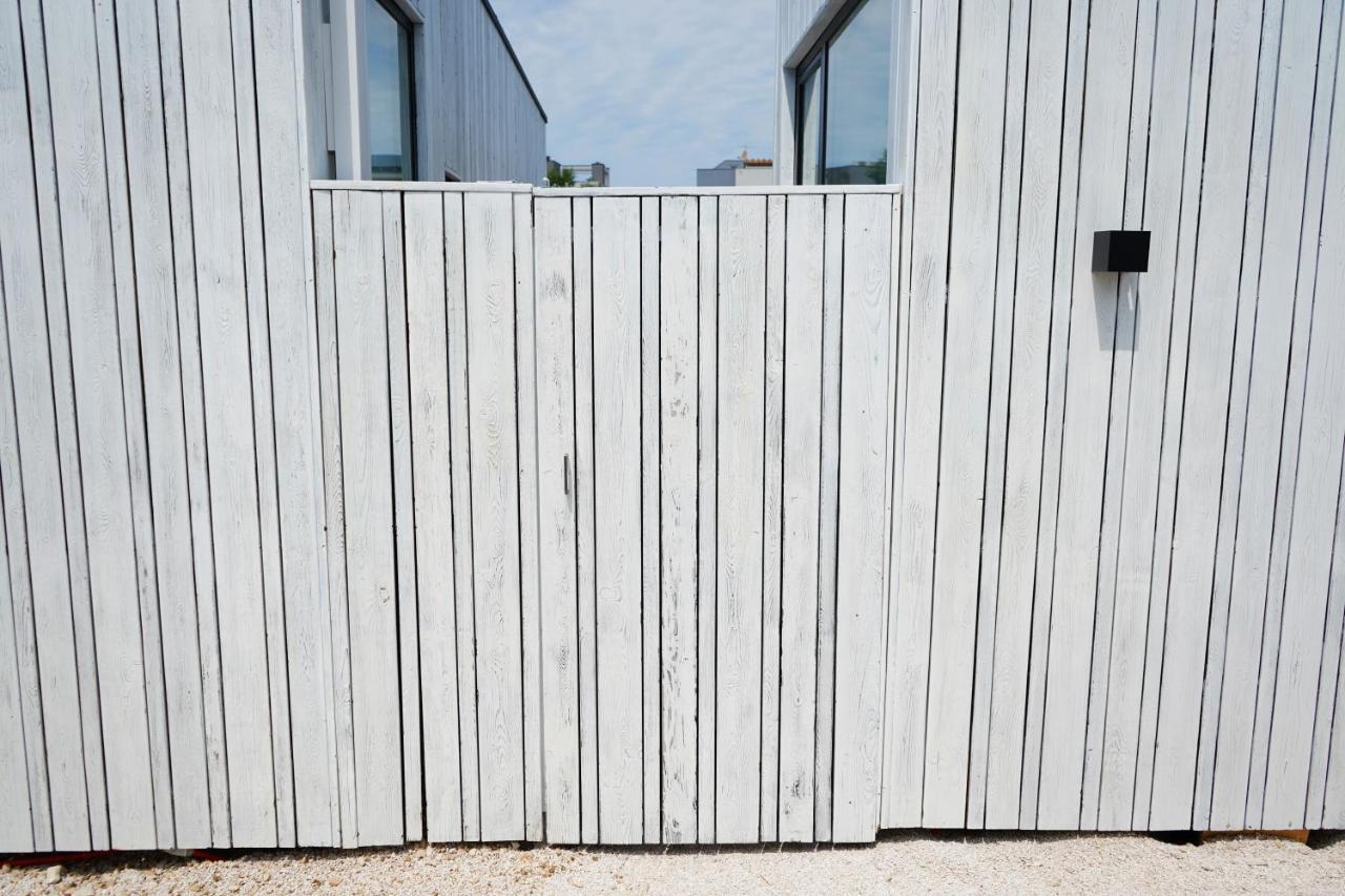 Boutique Style Eco-Beachhouse, Private Jacuzzi Privlaka  Buitenkant foto