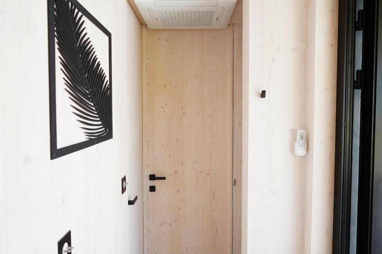 Boutique Style Eco-Beachhouse, Private Jacuzzi Privlaka  Buitenkant foto